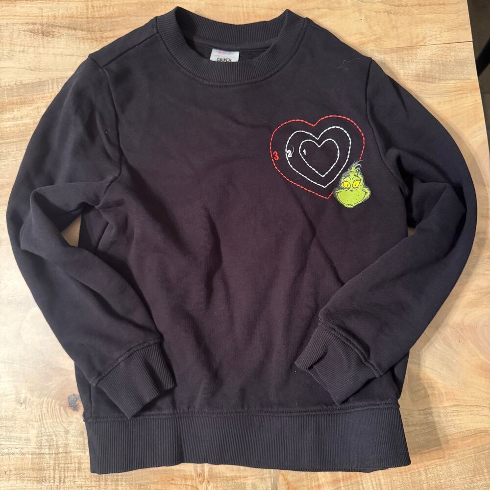 Hanna Andersson black sweatshirt embroidered Grinch/heart size 6/7